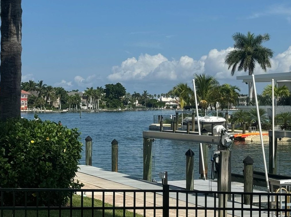 453 E Royal Flamingo Dr, Sarasota, FL 34236