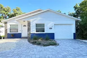 2431 Loma Linda St, Sarasota, FL 34239 - Photo 2