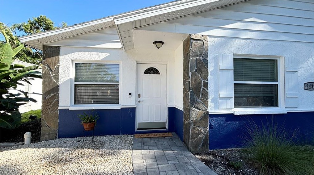 2431 Loma Linda St, Sarasota, FL 34239