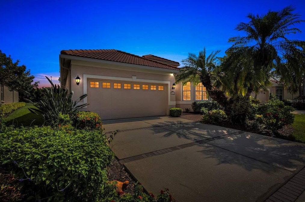 8311 Nice Way, Sarasota, FL 34238-4421