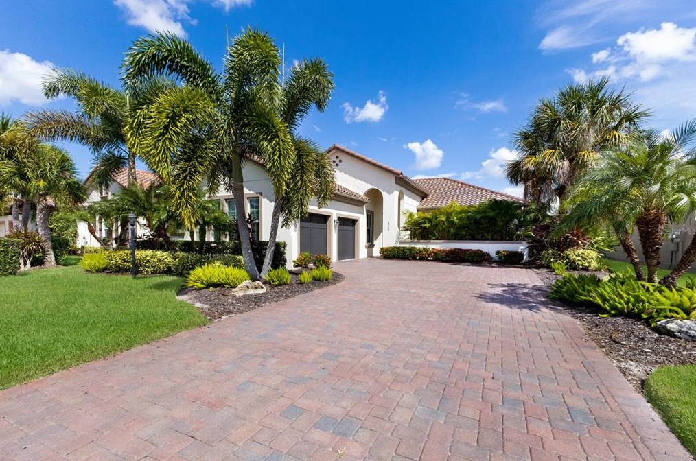 4760 Royal Dornoch Cir, Bradenton, FL 34211-8446