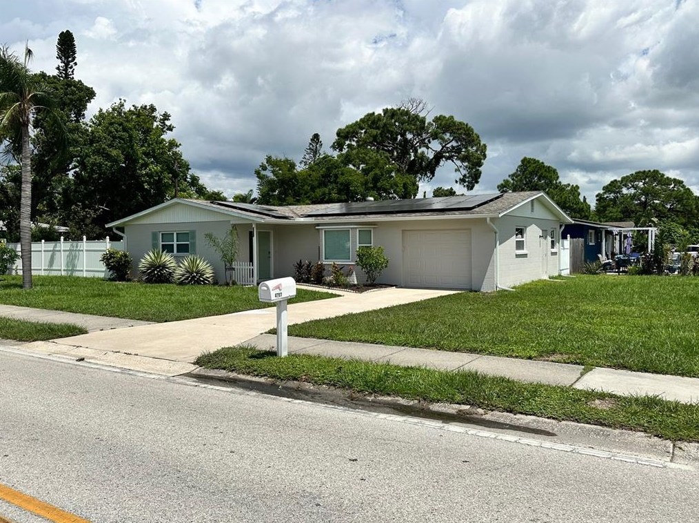 4707 20th St, Bradenton, FL 34207-1317