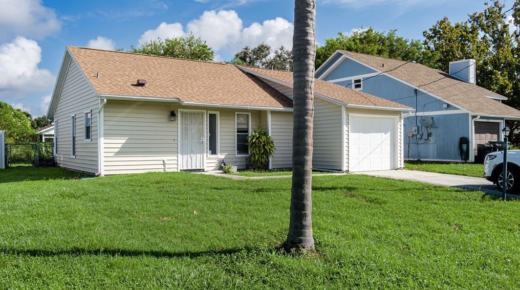 1522 12th Street Dr, Palmetto, FL 34221-3637