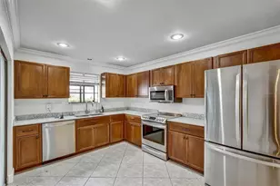 7861 Pine Trace Dr, Sarasota, FL 34243 - Photo 6