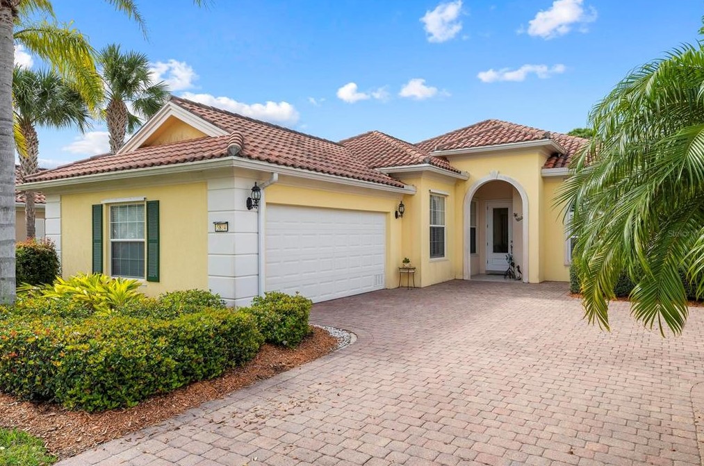 5814 Benevento Dr, Sarasota, FL 34238