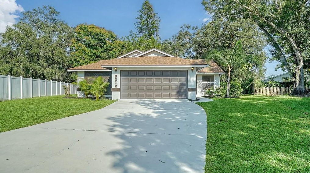 8212 Country Oaks Ct, Sarasota, FL 34243