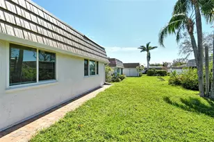 2607 Riverbluff Pkwy, Sarasota, FL 34231 - Photo 26