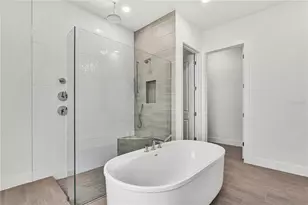 2477 Waterfront Cir, Sarasota, FL 34240 - Photo 10