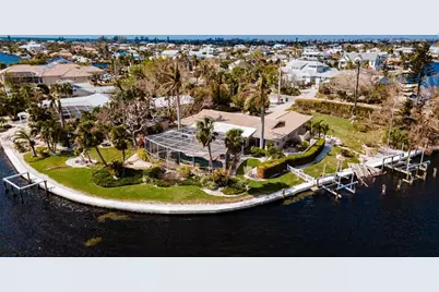 543 Key Royale Drive, Holmes Beach, FL 34217 - Photo 14