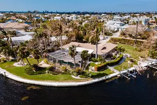 543 Key Royale Dr, Holmes Beach, FL 34217 - Photo 14