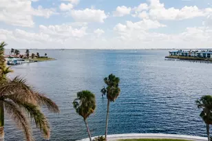 543 Key Royale Dr, Holmes Beach, FL 34217 - Photo 20