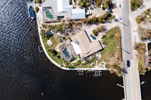 543 Key Royale Dr, Holmes Beach, FL 34217 - Photo 18