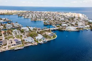 543 Key Royale Dr, Holmes Beach, FL 34217 - Photo 14