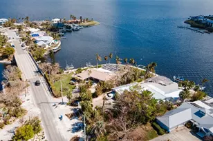 543 Key Royale Dr, Holmes Beach, FL 34217 - Photo 12