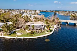 543 Key Royale Dr, Holmes Beach, FL 34217 - Photo 6