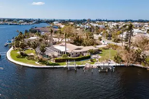 543 Key Royale Dr, Holmes Beach, FL 34217 - Photo 6