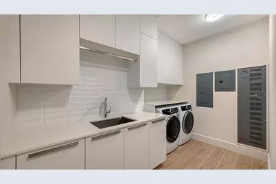 1591 Gulf Of Mexico Drive #413, Longboat Key, FL 34228 - Photo 20