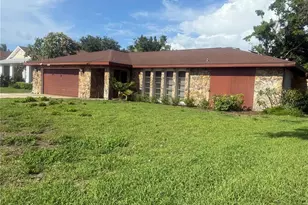 117 Hillcrest Dr, Bradenton, FL 34209 - Photo 1