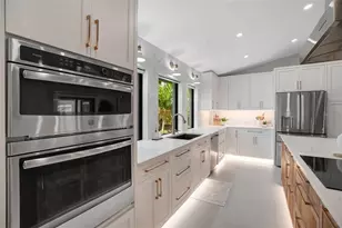 1899 Buccaneer Cir, Sarasota, FL 34231 - Photo 8