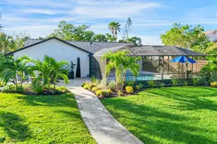 1899 Buccaneer Cir, Sarasota, FL 34231 - Photo 6