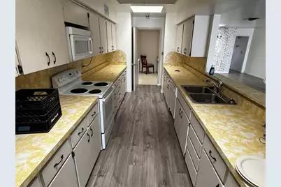 2048 Bee Ridge Road, Sarasota, FL 34239 - Photo 4