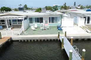 23 Seaside Ct, Holmes Beach, FL 34217 - Photo 2