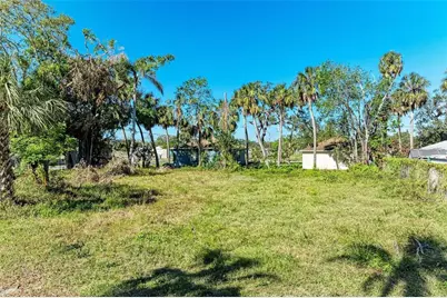 1307 15th Street E, Bradenton, FL 34208 - Photo 2