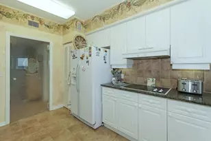 1800 Benjamin Franklin Dr, Sarasota, FL 34236 - Photo 10