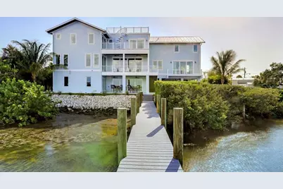 2516 Avenue A, Bradenton Beach, FL 34217 - Photo 4