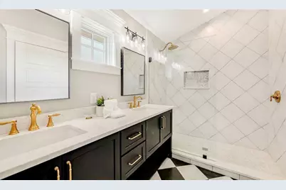 2516 Avenue A, Bradenton Beach, FL 34217 - Photo 10