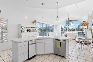 508 Siesta Dr, Sarasota, FL 34242 - Photo 14