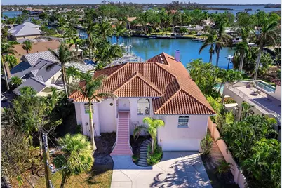 508 Siesta Drive, Sarasota, FL 34242 - Photo 2