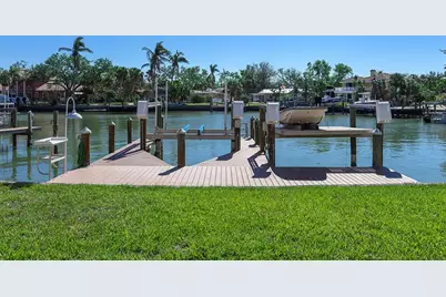 508 Siesta Drive, Sarasota, FL 34242 - Photo 4