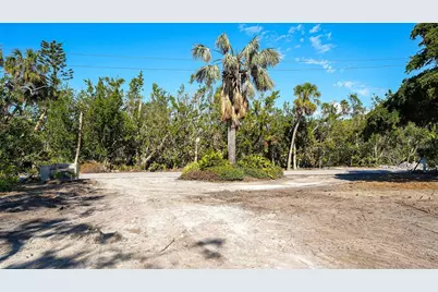 660 Longview Drive, Longboat Key, FL 34228 - Photo 22