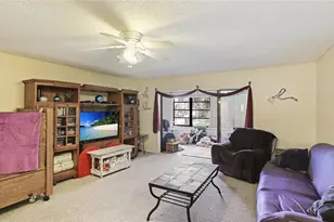 527 Spring Lakes Blvd, Bradenton, FL 34210 - Photo 8