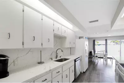 1127 De Leo Drive, Sarasota, FL 34243 - Photo 10