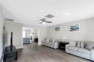 1127 De Leo Dr, Sarasota, FL 34243 - Photo 4