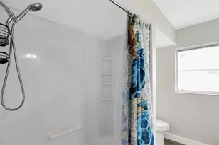 1127 De Leo Dr, Sarasota, FL 34243 - Photo 22