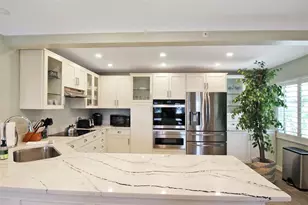 1335 Siesta Bayside Dr, Sarasota, FL 34242 - Photo 8