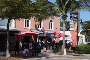 726 Birdsong Ln, Sarasota, FL 34242 - Photo 48