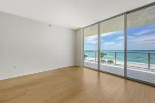 1800 Benjamin Franklin Dr, Sarasota, FL 34236 - Photo 8