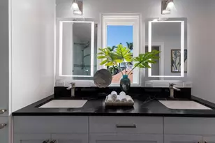 367 W Royal Flamingo Dr, Sarasota, FL 34236 - Photo 54