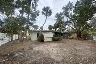 175 Island Cir, Sarasota, FL 34242 - Photo 12