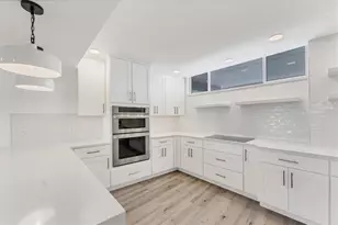 100 Sands Point Rd, Longboat Key, FL 34228 - Photo 12