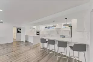 100 Sands Point Rd, Longboat Key, FL 34228 - Photo 10