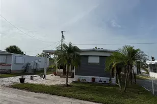 2601 Gulf Dr N, Bradenton Beach, FL 34217 - Photo 2