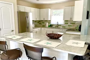 3907 10th Ave Dr W, Bradenton, FL 34205 - Photo 4