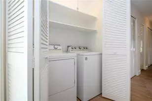 7213 Las Casas Dr, Sarasota, FL 34243 - Photo 26