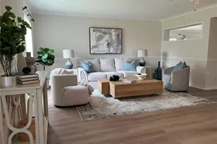 7213 Las Casas Dr, Sarasota, FL 34243 - Photo 4