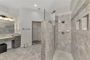 230 Vestavia Dr, Venice, FL 34292 - Photo 40